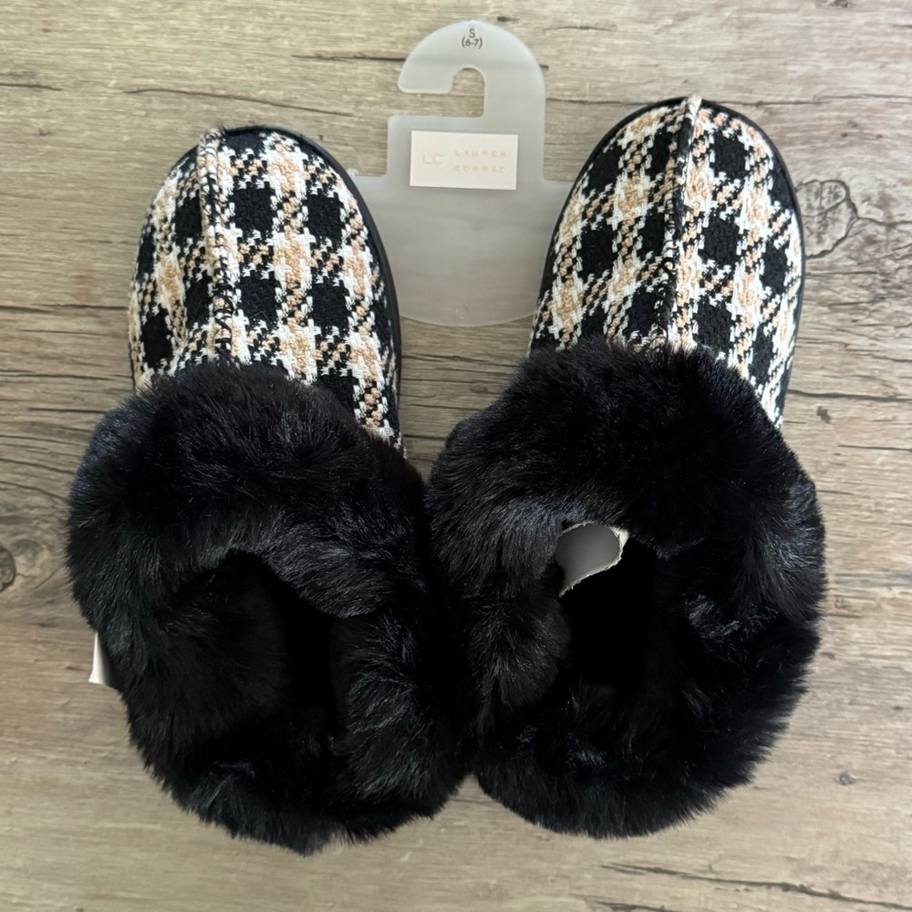 LC Lauren Conrad Black and Tan Women's Slippers Size Small 6/7